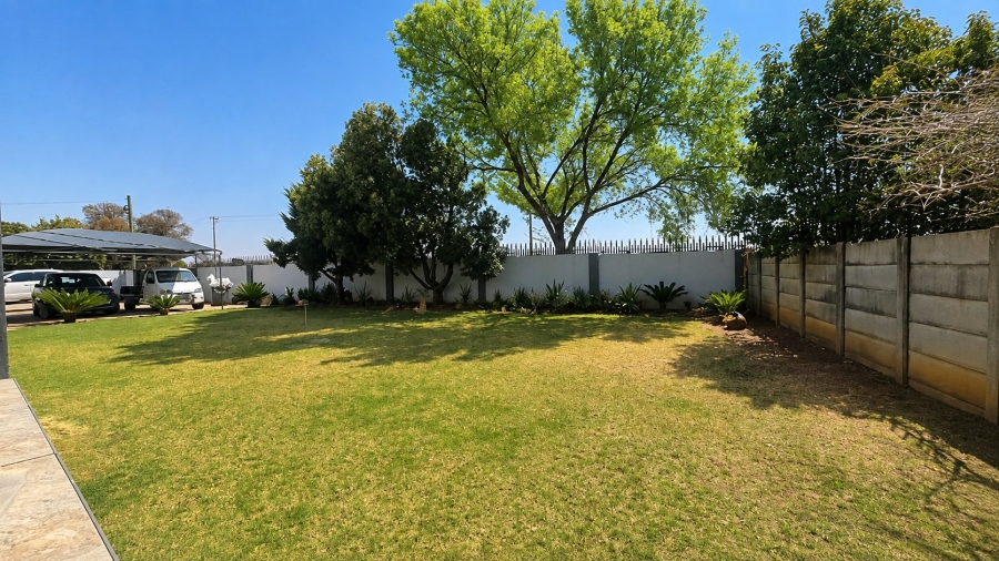 6 Bedroom Property for Sale in Flamwood North West